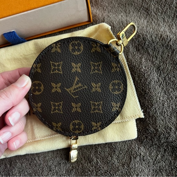 LOUIS VUITTON MONOGRAM ROUND COIN WALLET POCHETTE ACCESSOIRES - Picture 1 of 12